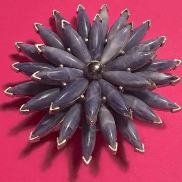 SPECTACULAR Crown Trifari Flower Petal Brooch WOW - Unique & Special Piece 🌺 - Picture 8 of 11